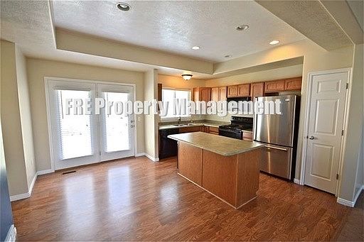 2nd image of 6 E Ann Arbor Dr