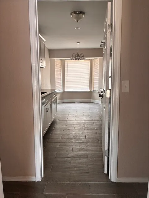 3 bed, 1096 sqft, $1,200 — Photo 2