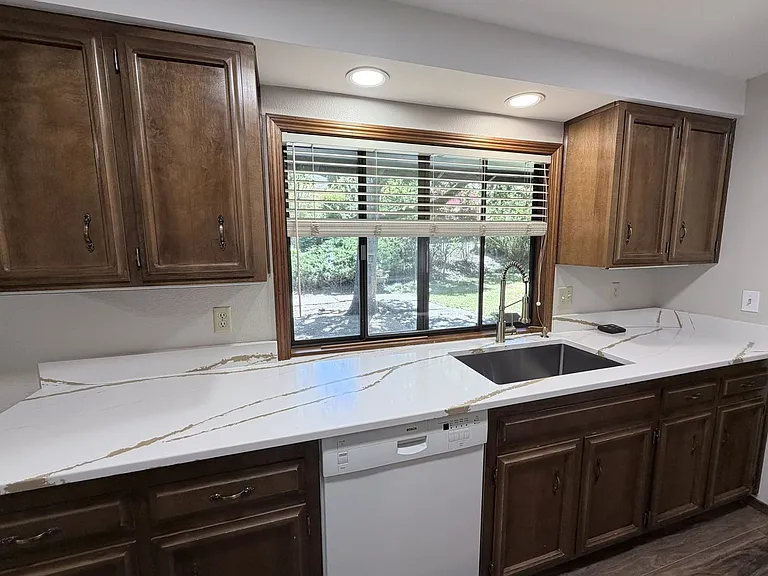 2525 Crestview Dr S — Photo 6