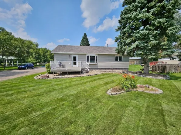 816 3rd Ave SW, Rugby, ND 58368