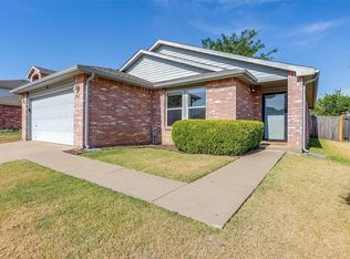 8760 Stonebriar Ln, Fort Worth, TX 76123