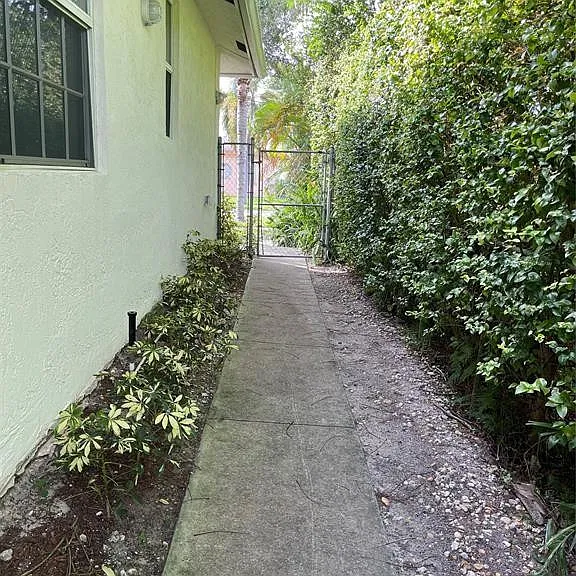 713 NE 4th St — Photo 6