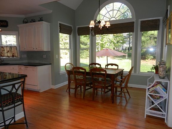 4th image of 4101 Wallbrook Dr