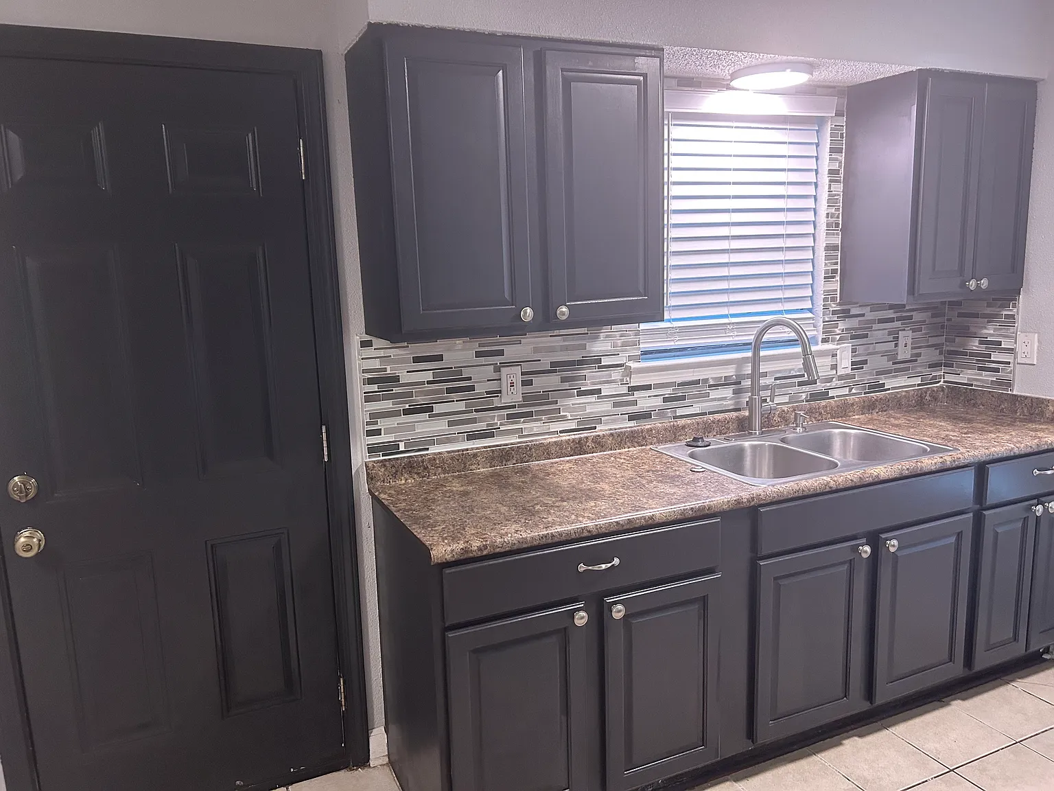 3 bed, 1100 sqft, $1,345 — Photo 3