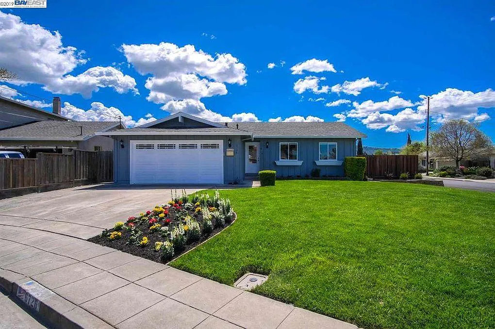 3 bed, 1257 sqft, $3,700 — Photo 1