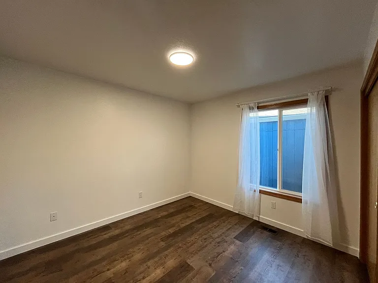 225 W Dartmouth St — Photo 22