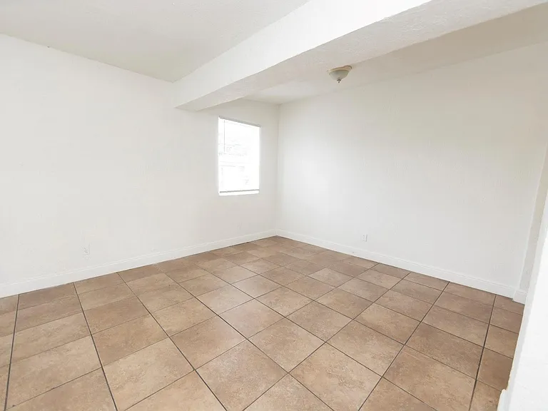 205 NW 33rd Ave — Photo 5