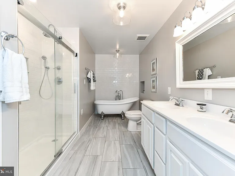 14 Oak Ln — Photo 31
