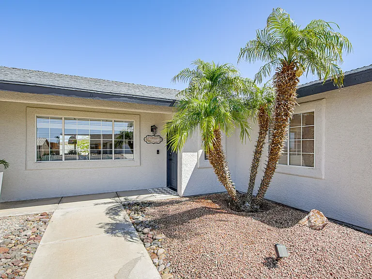 2811 Oakridge Dr — Photo 7