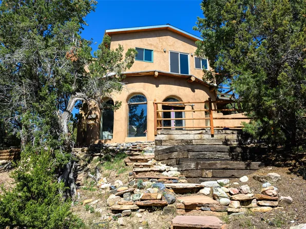 814 County Road 69, Chamisal, NM 87521