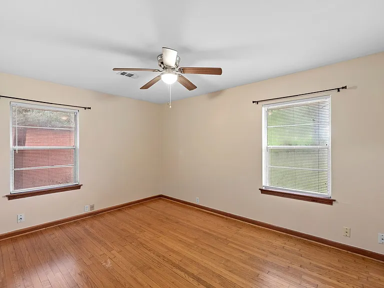 1027 Stonecrest Dr — Photo 13
