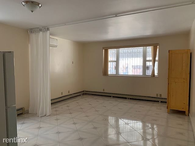64 Bay Studio Room P1 Living Room