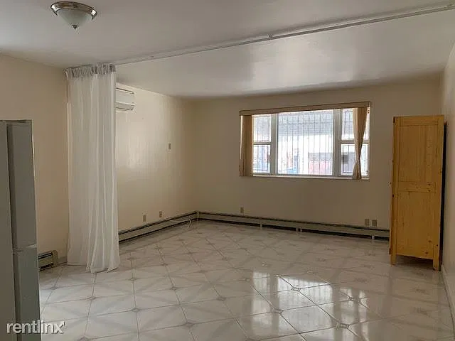 64 Bay Studio Room P1 Living Room