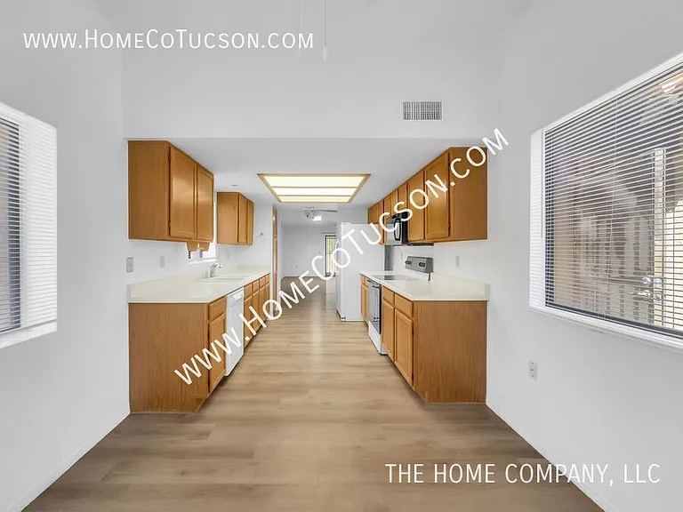 1980 W Myrtlewood Ln — Photo 9