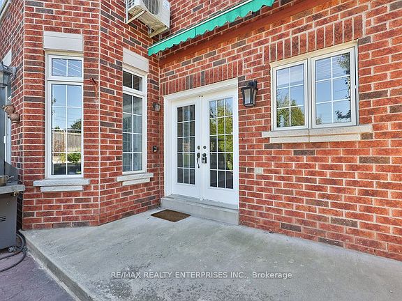 3rd image of 37 Castlegate Blvd