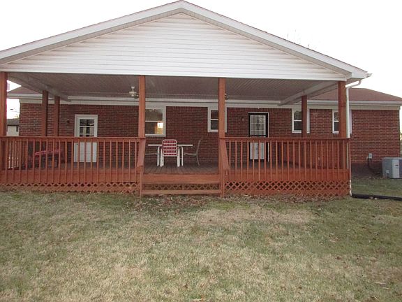 4th image of 400 Berkley Ct