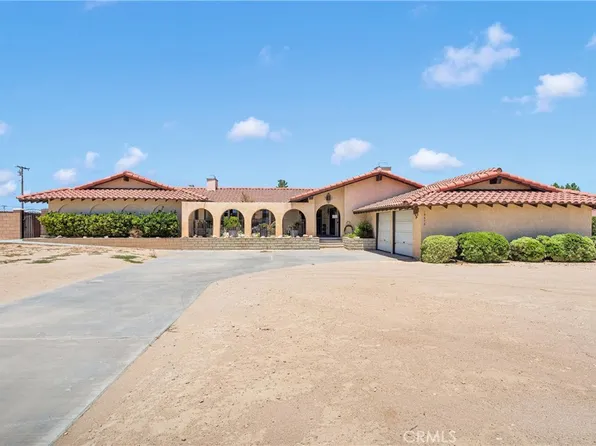 19678 Red Feather Rd, Apple Valley, CA 92307