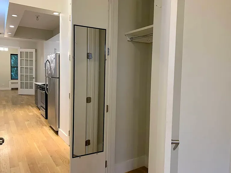 338 Melrose St #2R — Photo 5