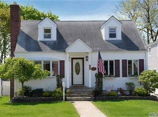 300 Oakview Ave, Oceanside, NY 11572