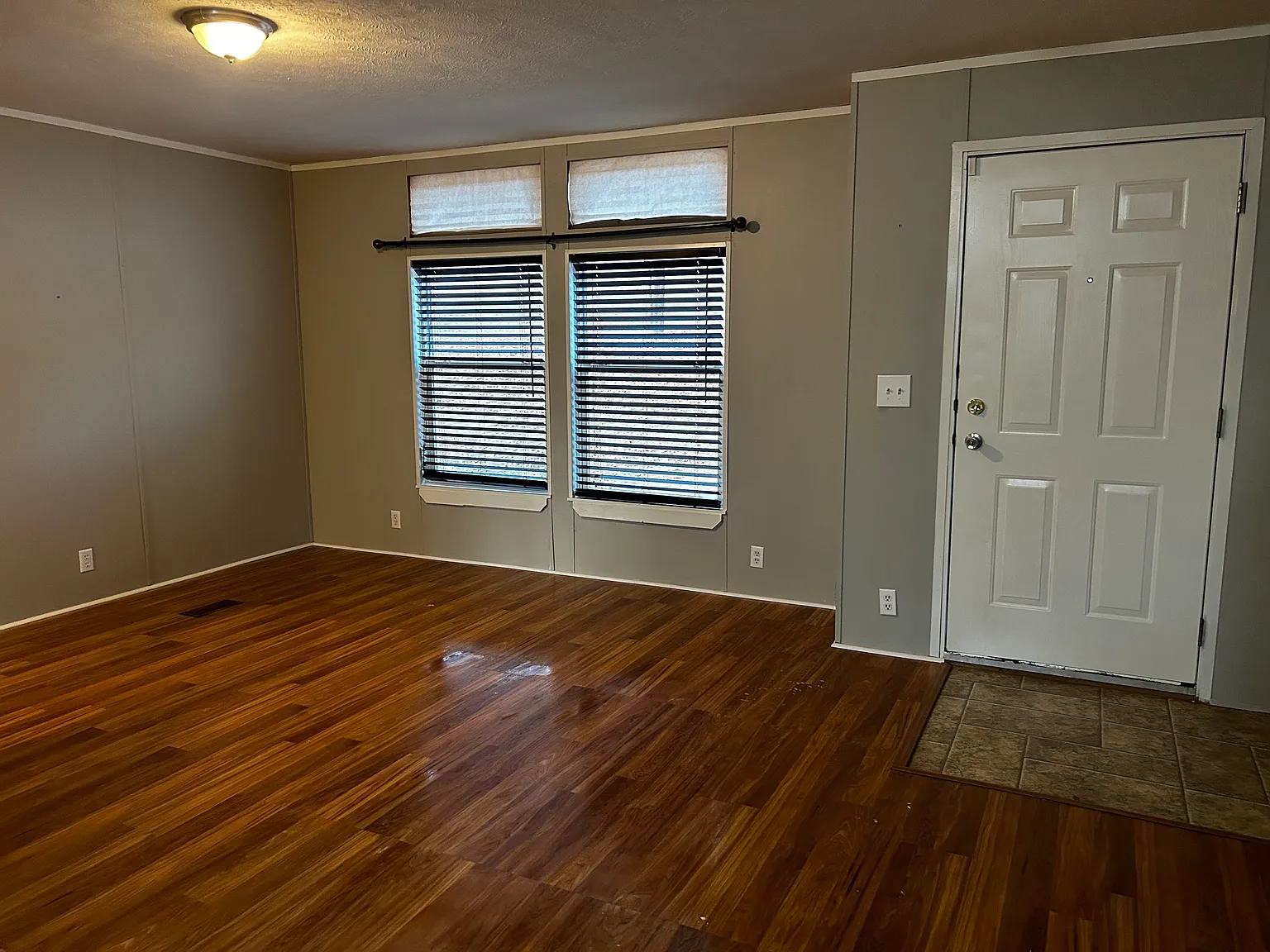 3 bed, 1028 sqft, $1,045 — Photo 2