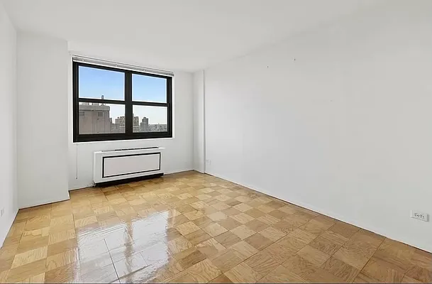 Rented by Manhattan Realty Group | media 2