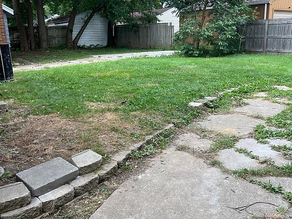 2nd image of 413 E Archer Ave
