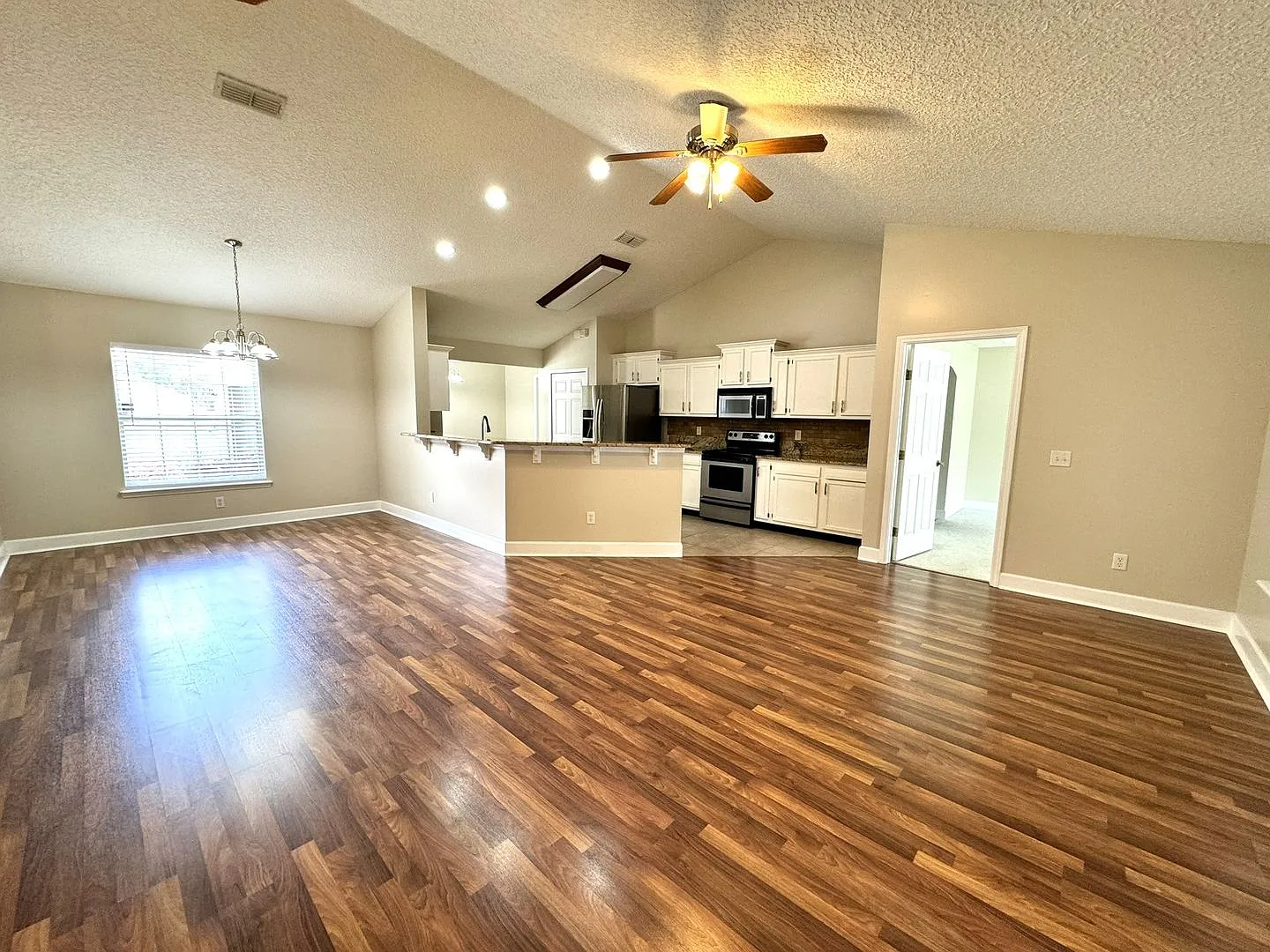 Stunning 4BR/2BA Fleming Island Ranch Home — Photo 4