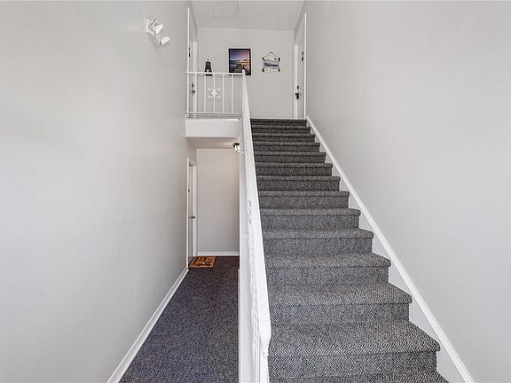 2nd image of 135 E Colonial Ct APT D