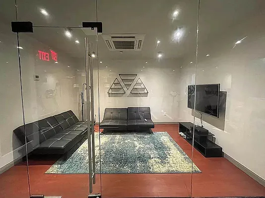 Rented by Tapiro Realty | media 19