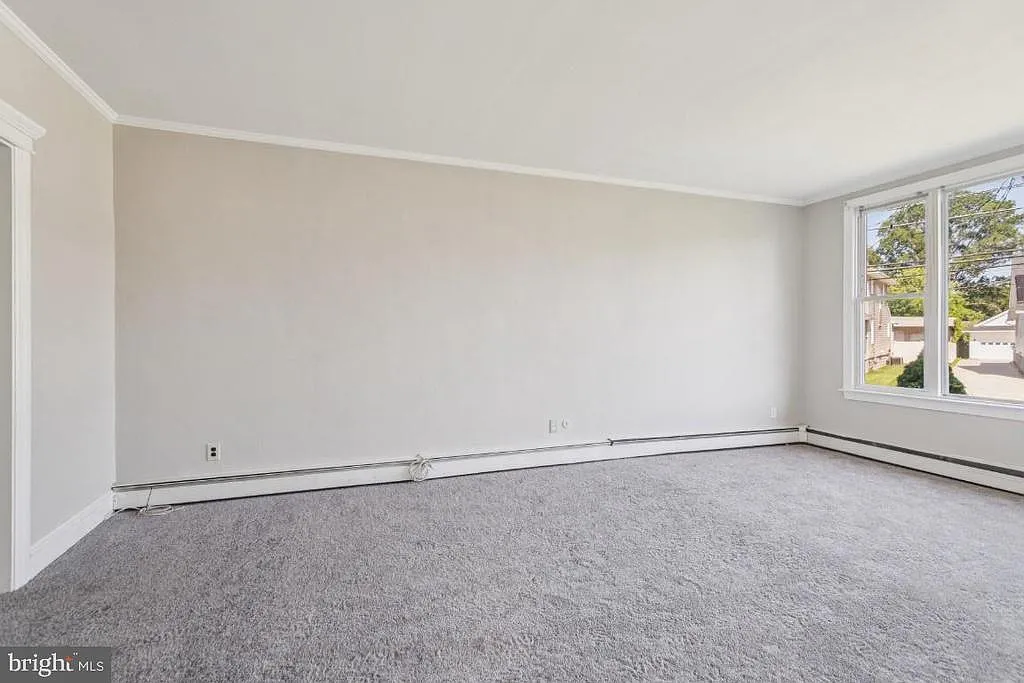 4 bed, 1.5 bath, 2170 sqft, $3,000 — Photo 4
