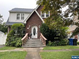 135 Rockwood Pl, Englewood, NJ 07631