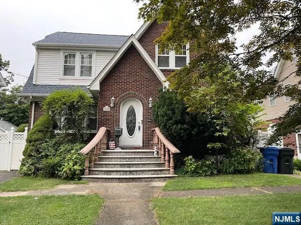 135 Rockwood Pl, Englewood, NJ 07631