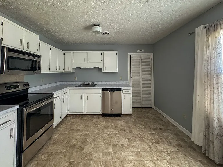 987 Lisa Ave — Photo 5
