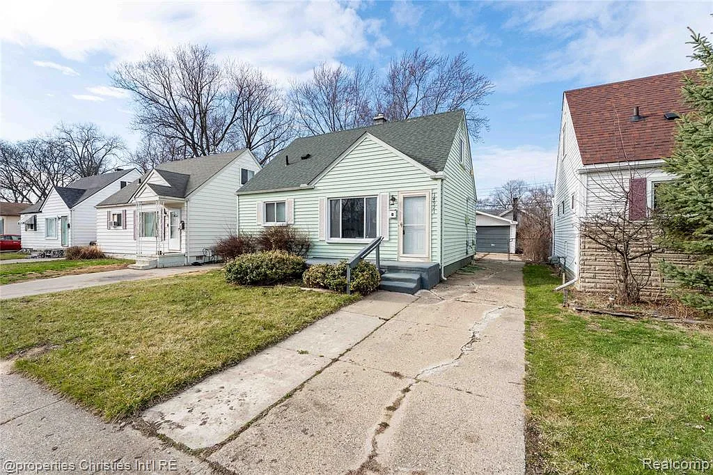 3 bed, 1.0 bath, 910 sqft, $1,400 — Photo 1