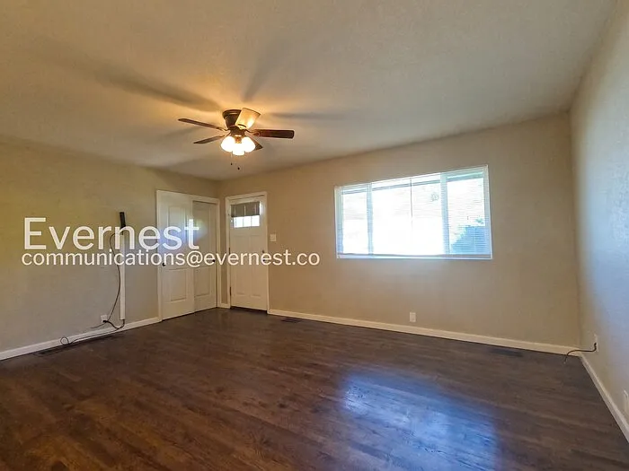 226 Columbine Ct — Photo 4