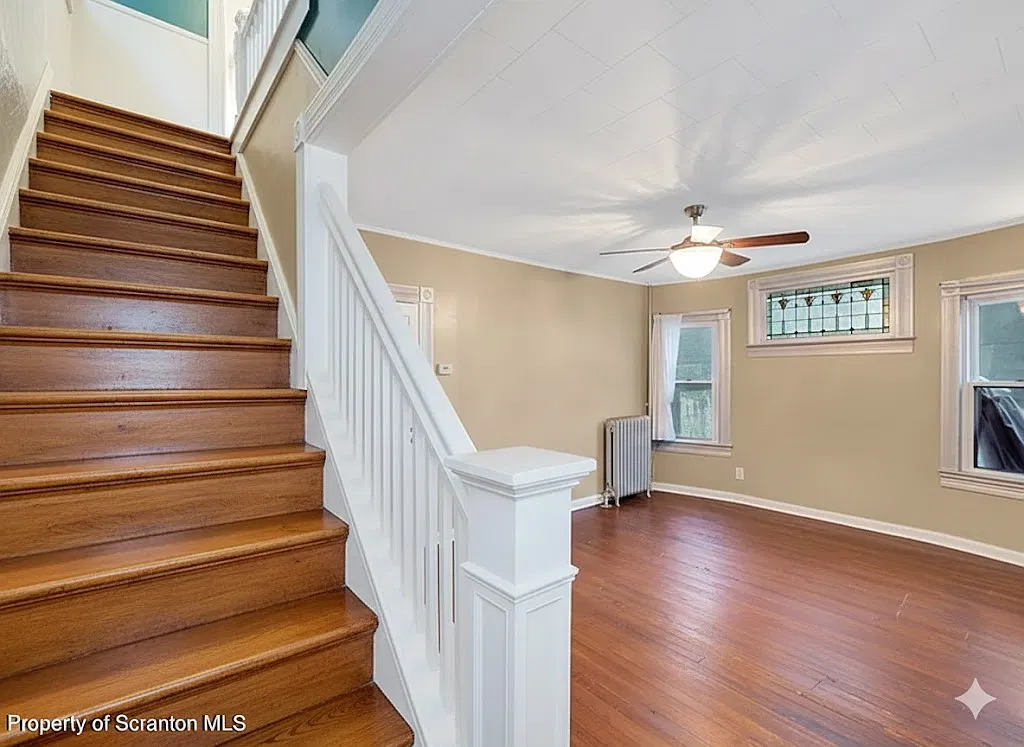 5 bed, 2177 sqft, $2,400 — Photo 4