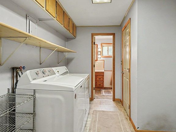 3rd image of 5447 Goetz Ct