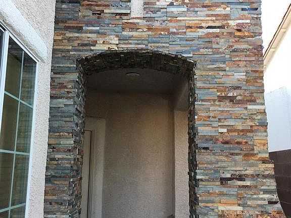 3rd image of 2527 Carmona Cir