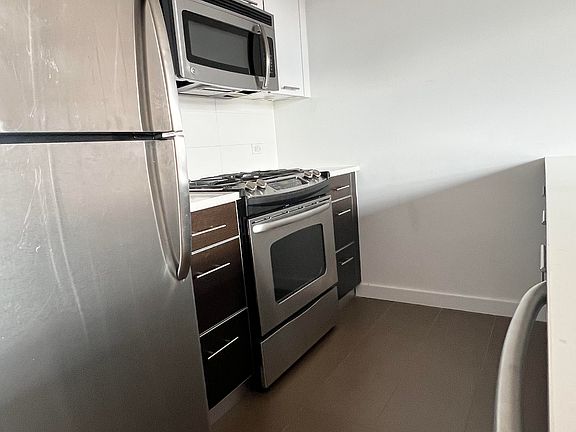 4th image of 123 Parkside Ave APT 3T