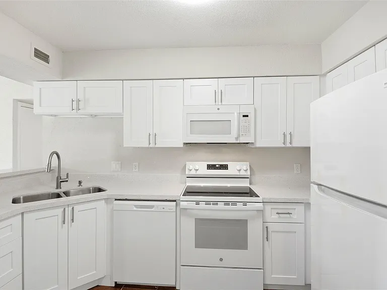 12500 Sandpiper Dr #121 — Photo 6