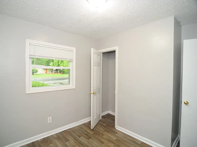 2425 Tuxedo Dr NW — Photo 7