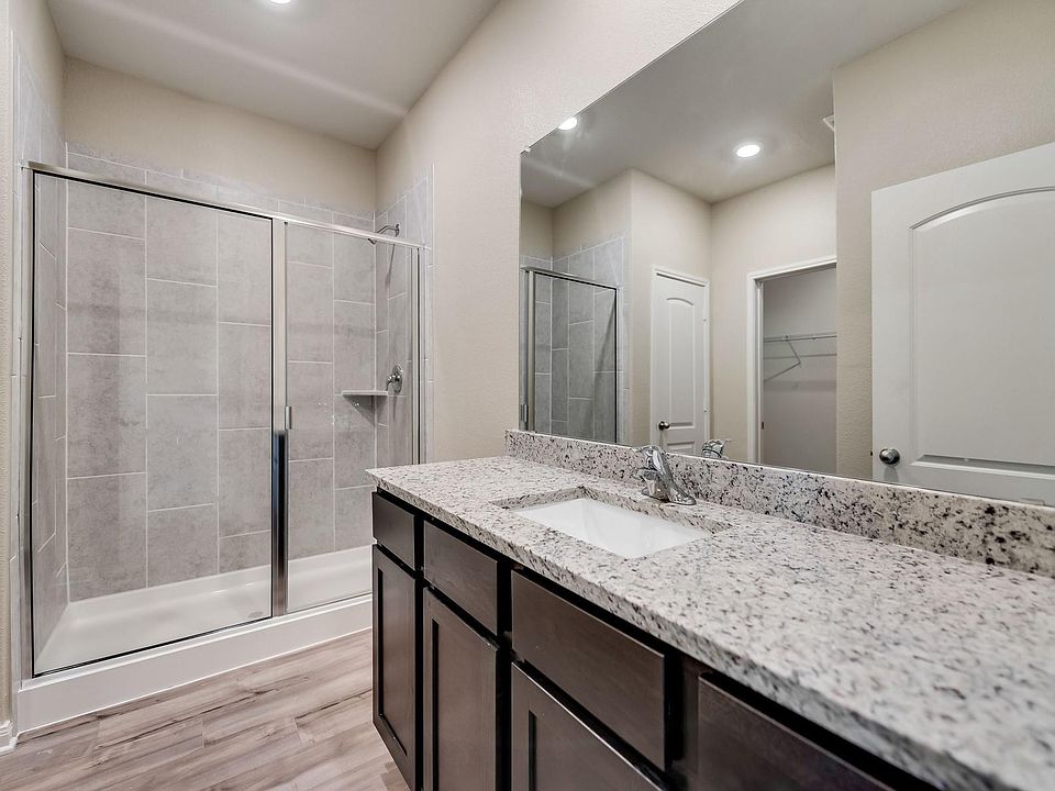 1st image of 310 Foster Ln