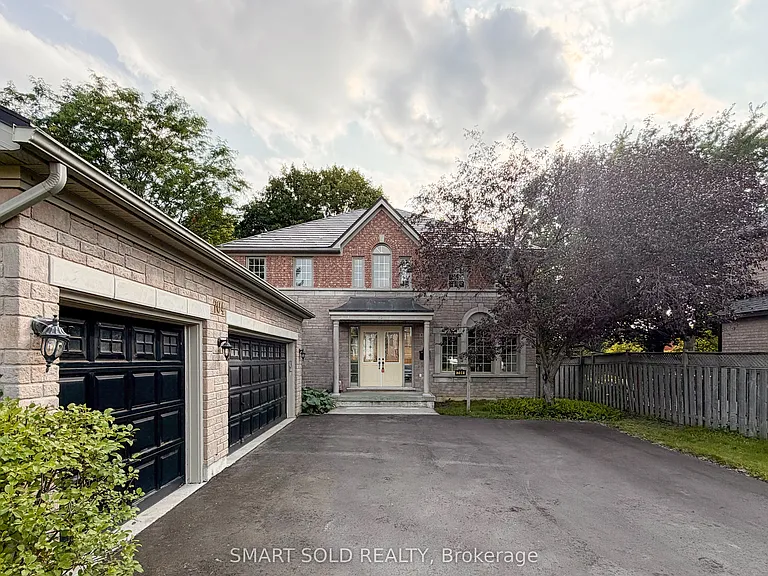 704 Foxcroft Blvd — Photo 2