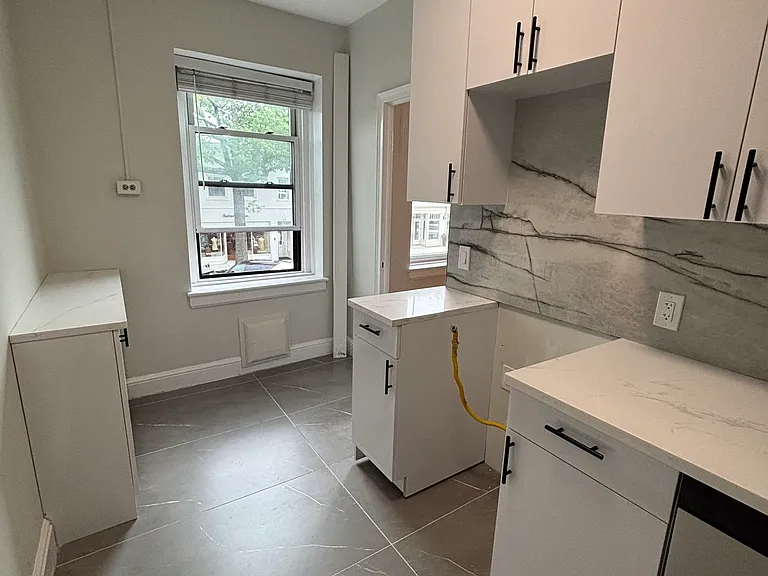 271 Greenwich Ave #1B — Photo 6