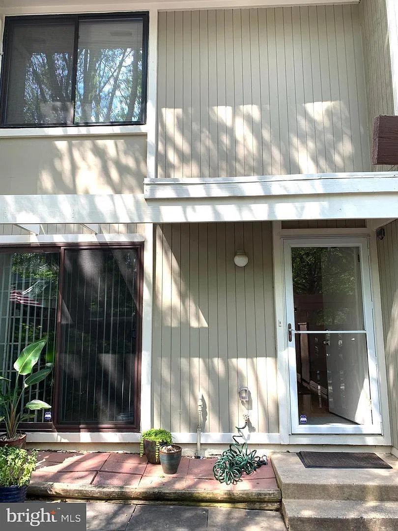 3 bed, 1.5 bath, 1262 sqft, $2,700 — Photo 2