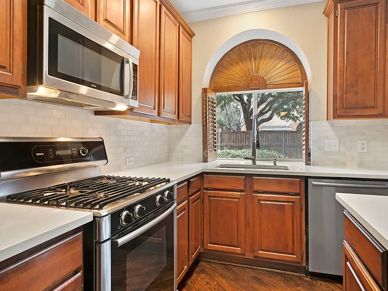 3777 Meadowcreek Cir — Photo 7