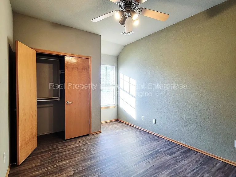 4701 Castle Bay Cv — Photo 12