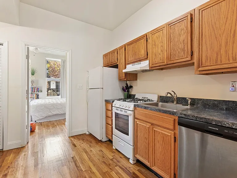 709 Willow Ave #1L — Photo 2