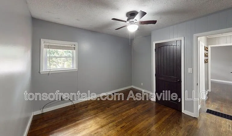 423 Crest Rd — Photo 21