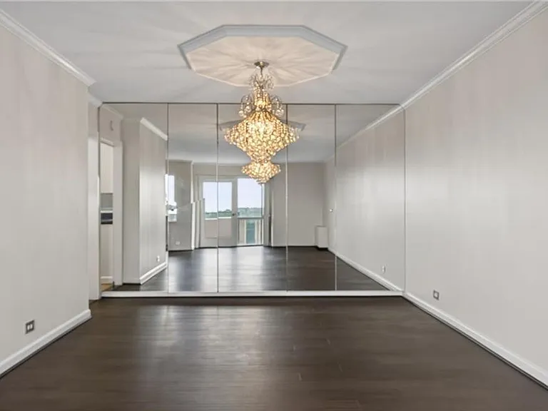7320 Glenroie Ave #10E — Photo 12